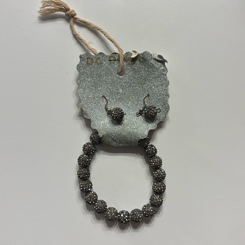 💥3 for $12💥 NWT bracelet and  earrings